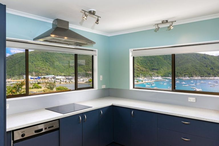 Photo of property in 324-328 Waikawa Road, Waikawa, Picton, 7220