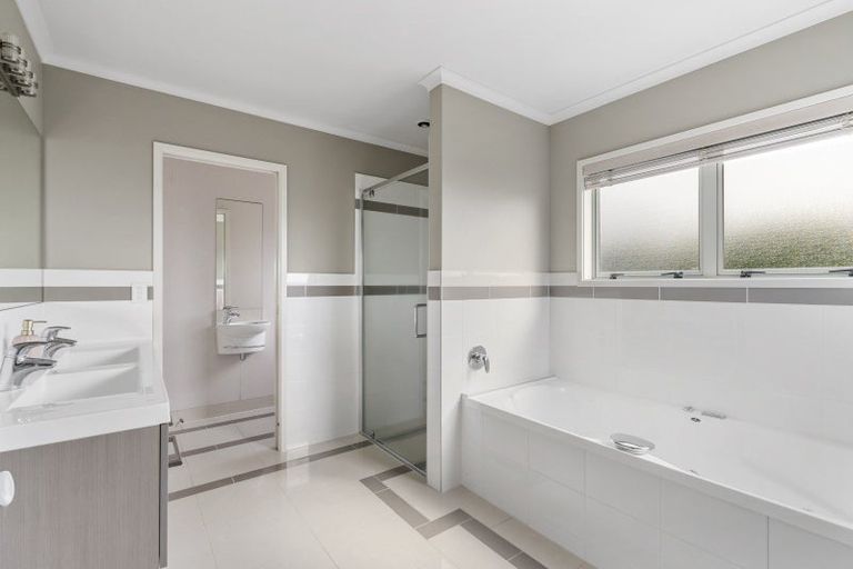 Photo of property in 2 Excelsa Place, Papamoa Beach, Papamoa, 3118