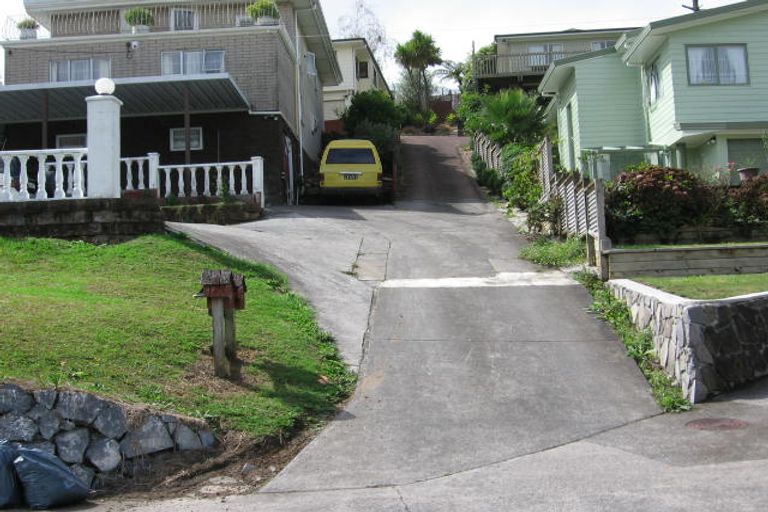 Photo of property in 2/31 Rangeview Road, Sunnyvale, Auckland, 0612