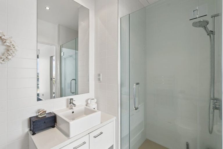 Photo of property in Sentinel Apartments, 905/3 Northcroft Street, Takapuna, Auckland, 0622