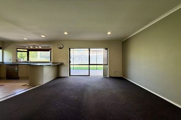 Photo of property in 5 Pittville Place, Henderson, Auckland, 0612