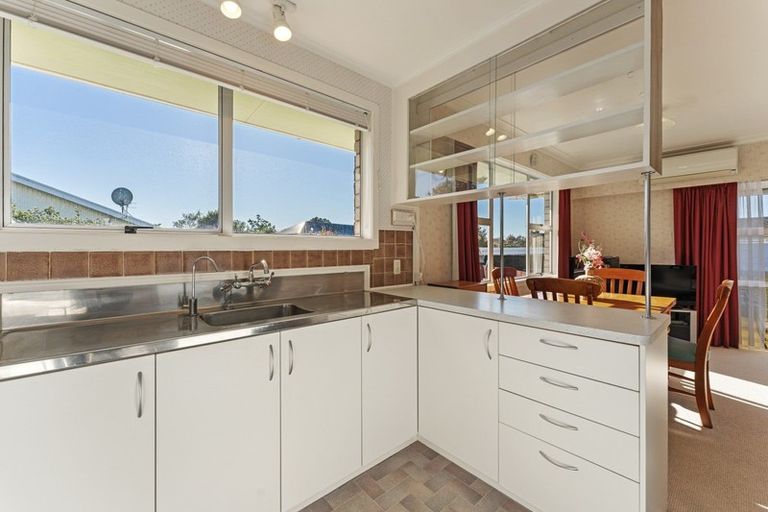 Photo of property in 2/4 Severn Place, Spotswood, New Plymouth, 4310