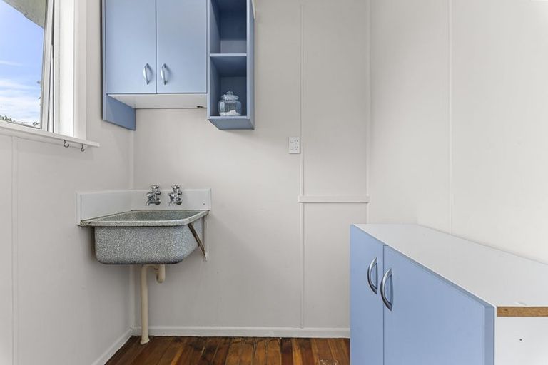 Photo of property in 16 Trafalgar Street, Westown, New Plymouth, 4310