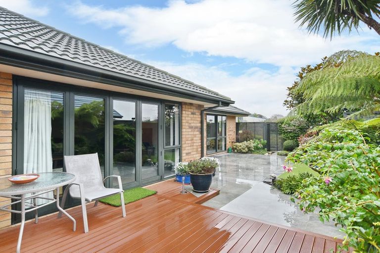 Photo of property in 12 Belgrove Place, Parklands, Christchurch, 8083