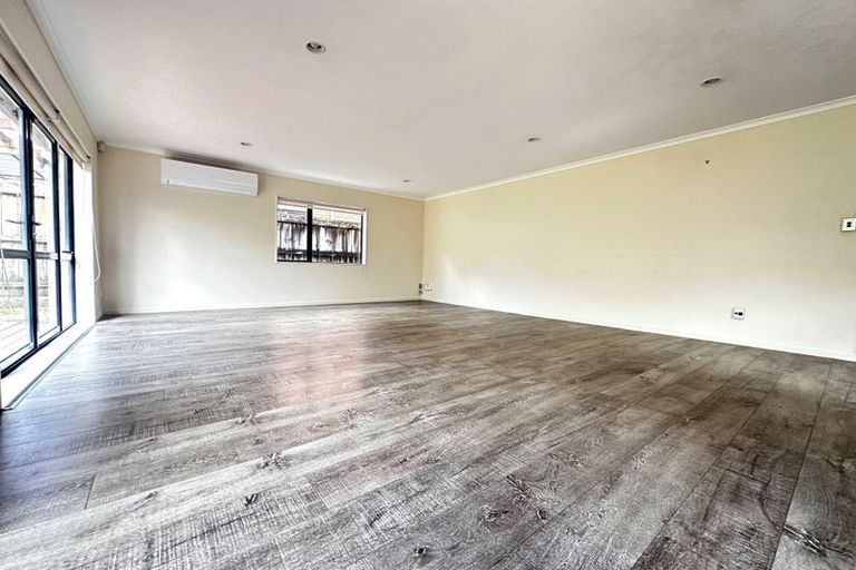 Photo of property in 14 Maypark Crescent, Flat Bush, Auckland, 2016
