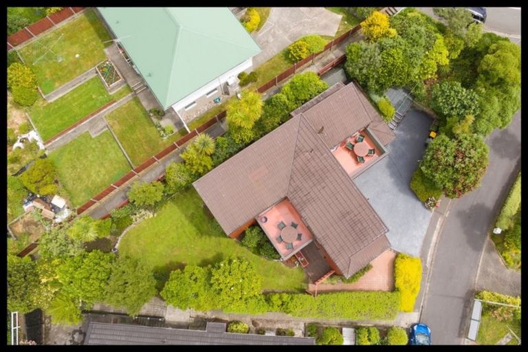 Photo of property in 2 Woodford Way, Crofton Downs, Wellington, 6035