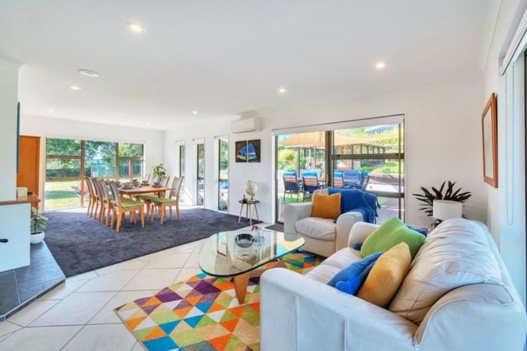 Photo of property in 60 Kaipara Road, Papakura, 2582