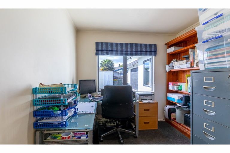 Photo of property in 48 Zefiro Drive, Massey, Auckland, 0614