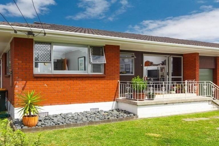 Photo of property in 1/3 Kiwi Esplanade, Mangere Bridge, Auckland, 2022