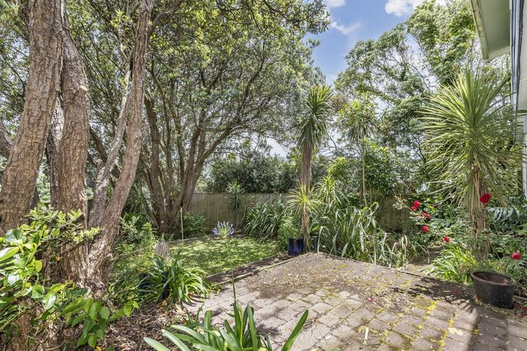 Photo of property in 12 Florio Terrace, Tawa, Wellington, 5028