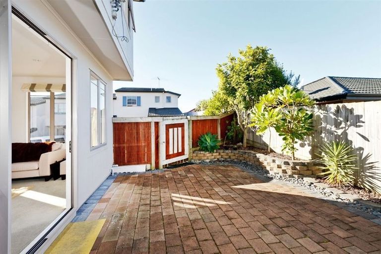 Photo of property in 1/32 Fields Parade, Oteha, Auckland, 0632