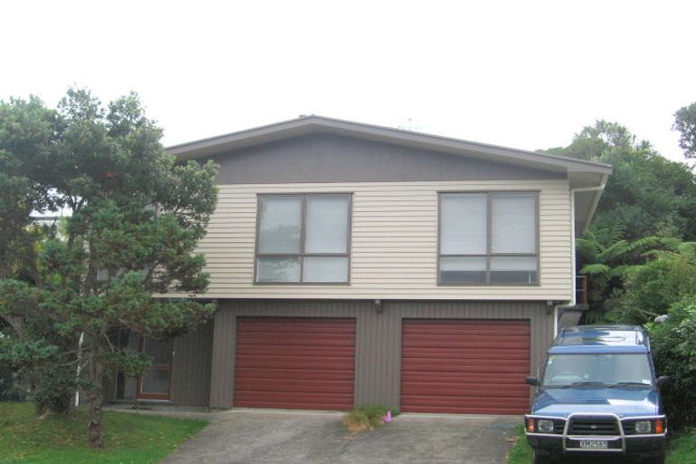 Photo of property in 16 Zande Terrace, Tawa, Wellington, 5028