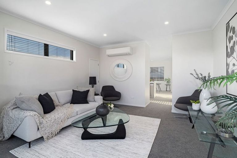 Photo of property in 1 Tuhono Lane, Northcote, Auckland, 0627