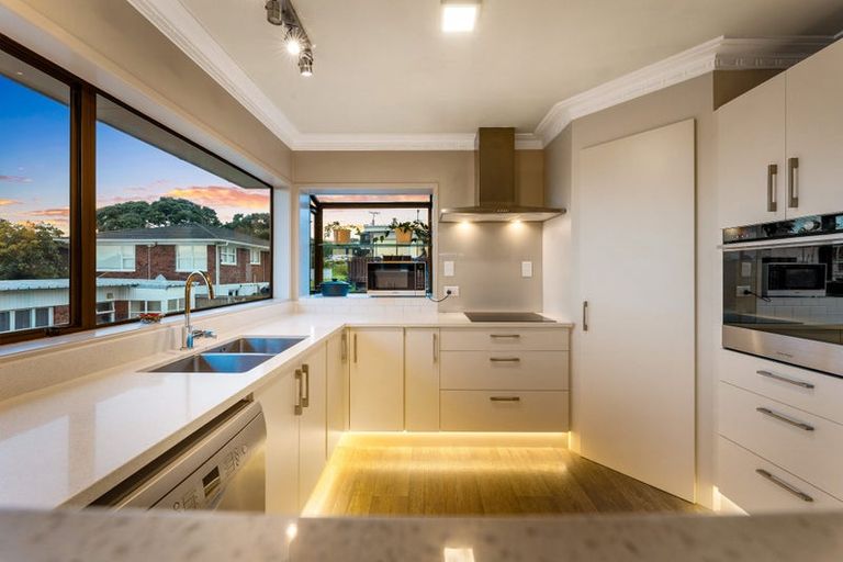 Photo of property in 2/9 Newhaven Terrace, Mairangi Bay, Auckland, 0630