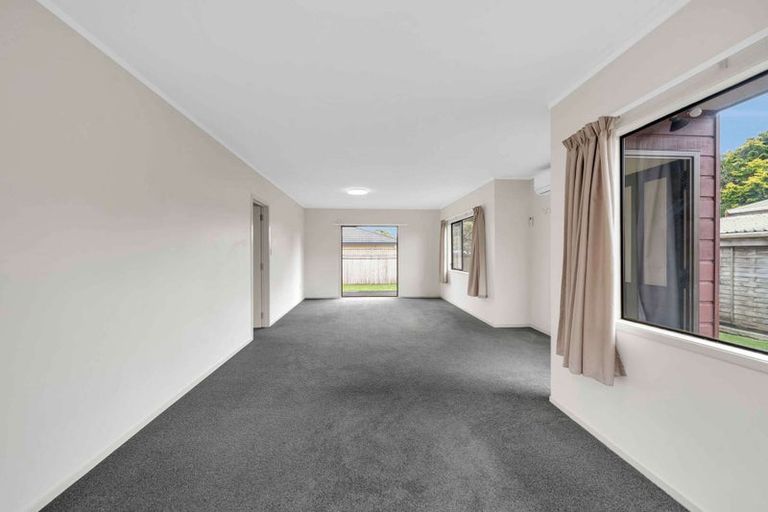 Photo of property in 3/54 Swanson Road, Henderson, Auckland, 0610