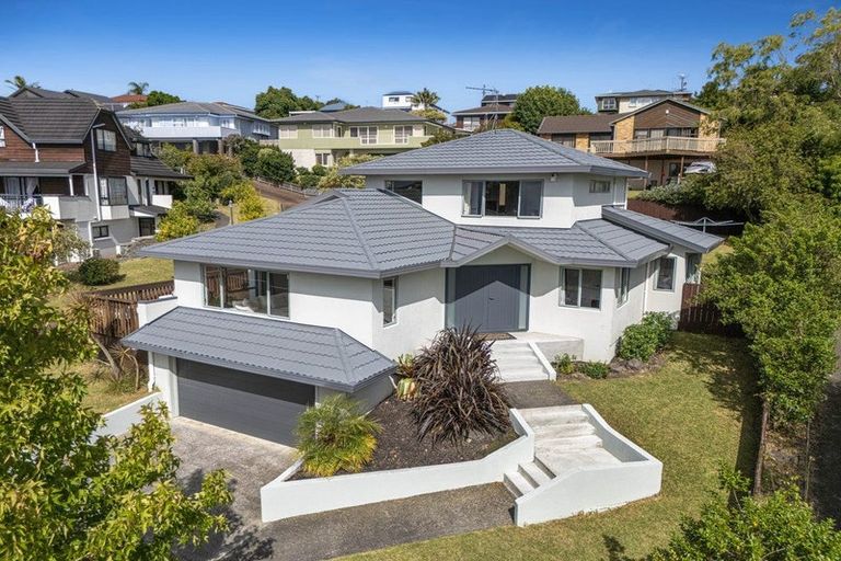 Photo of property in 24 Goldfinch Rise, Unsworth Heights, Auckland, 0632