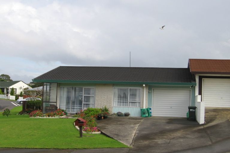 Photo of property in 1/2 Pounamu Place, Shelly Park, Auckland, 2014