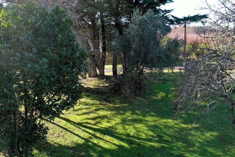 Photo of property in 10 Hokio Road, Hokio Beach, Levin, 5571