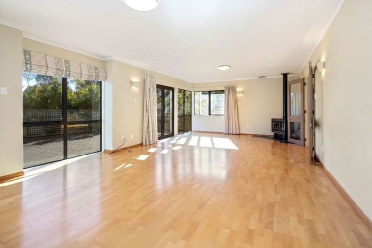Photo of property in 13 Saunders Close, Whitby, Porirua, 5024