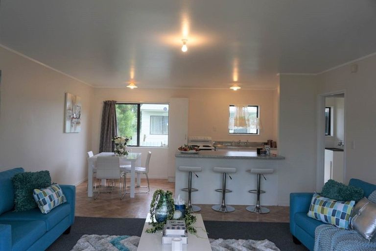 Photo of property in 2/46 Shifnal Drive, Randwick Park, Auckland, 2105