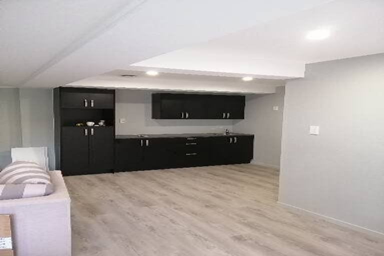 Photo of property in 38 Staincross Street, Green Bay, Auckland, 0604