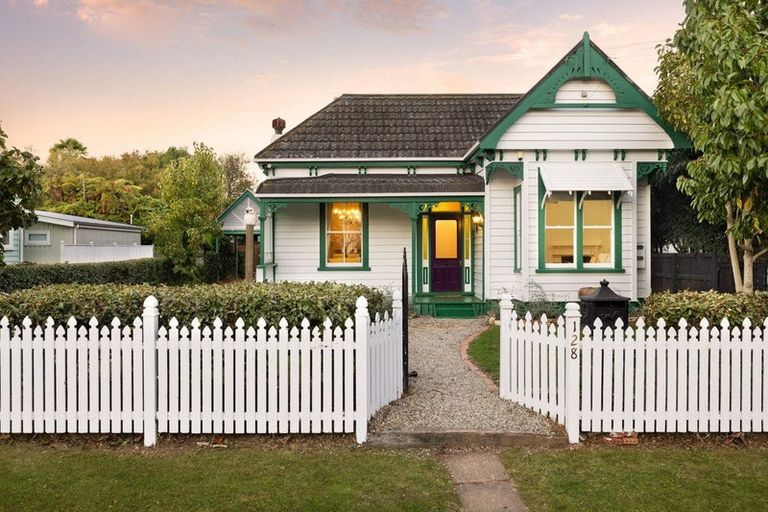 Photo of property in 128 Victoria Street, Cambridge, 3434