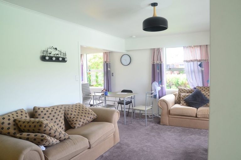 Photo of property in 19 Segedin Place, Glenfield, Auckland, 0629