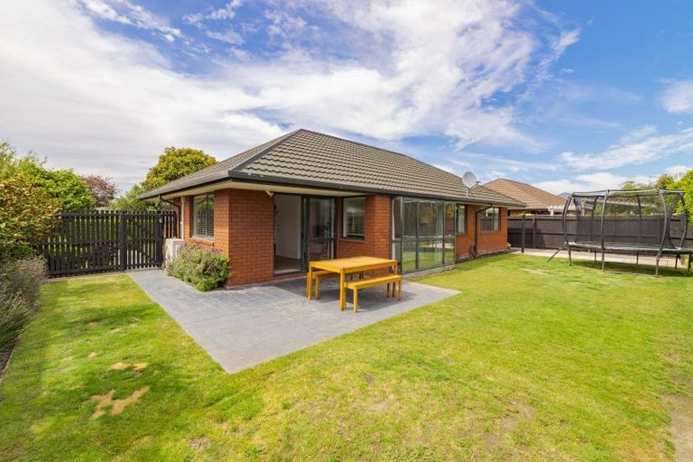 Photo of property in 15 Farquhars Road, Redwood, Christchurch, 8051