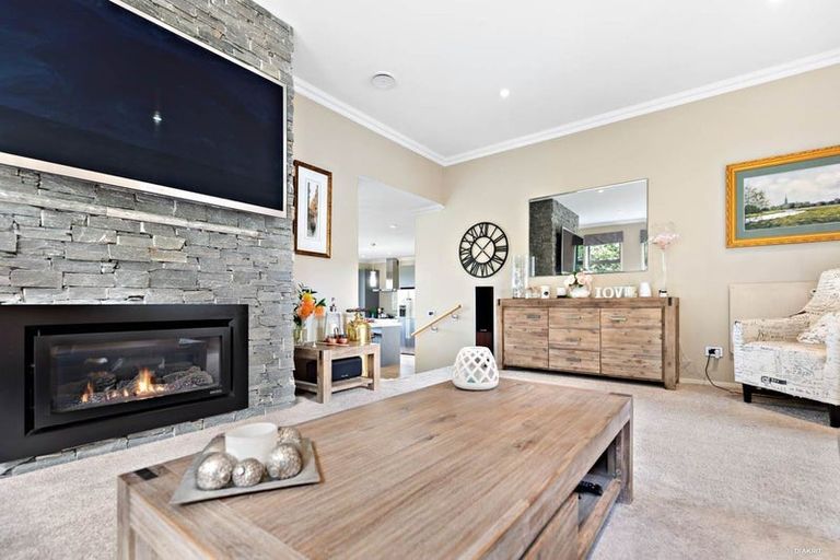 Photo of property in 41 Namsan Close, Fairview Heights, Auckland, 0632