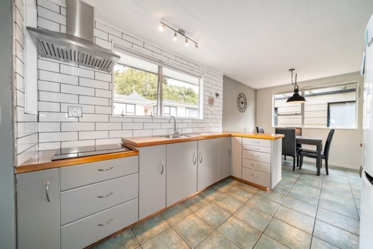 Photo of property in 10 Garnet Grove, Birchville, Upper Hutt, 5018