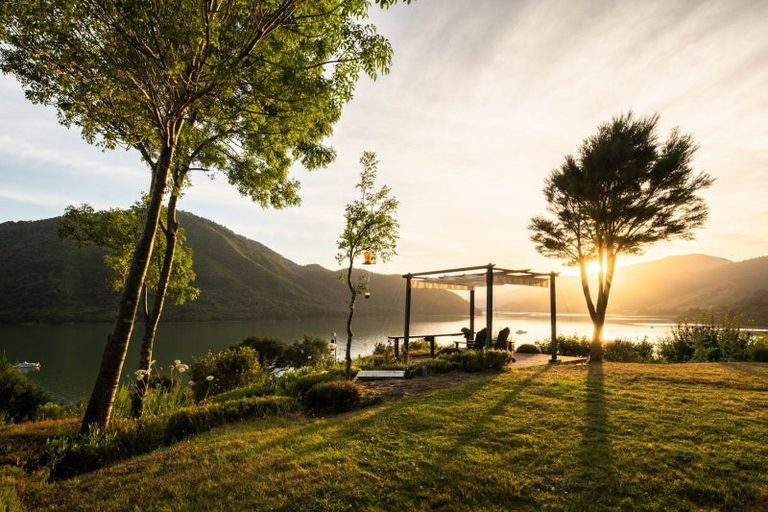 Photo of property in 579 Queen Charlotte Drive, Havelock, 7281