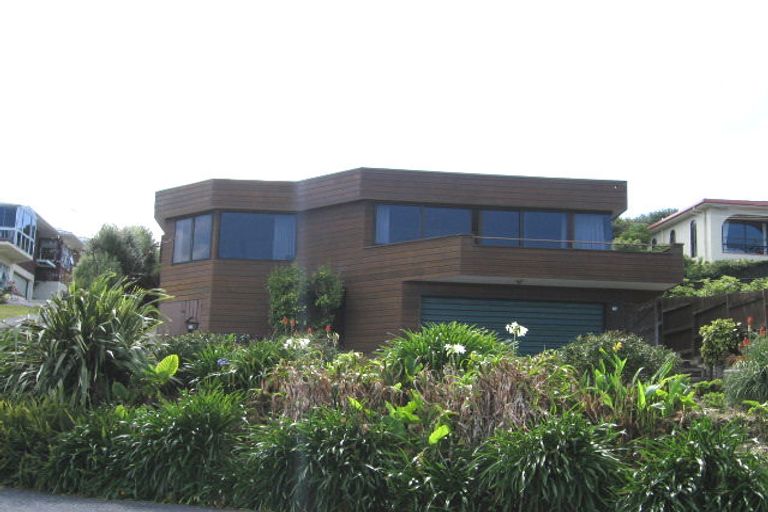 Photo of property in 2/1 Commodore Parry Road, Castor Bay, Auckland, 0620