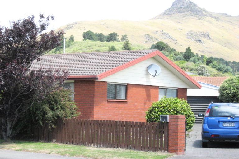 Photo of property in 3 Warner Place, Heathcote Valley, Christchurch, 8022