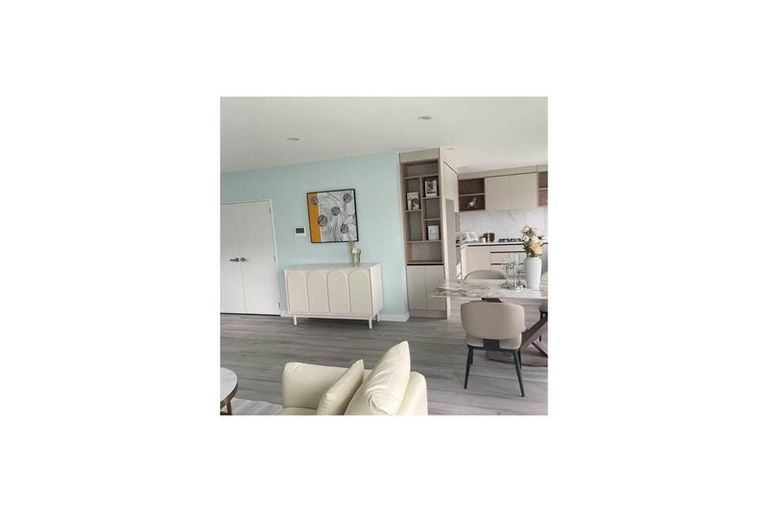 Photo of property in 48 Taipahitini Road, Rosehill, 2113