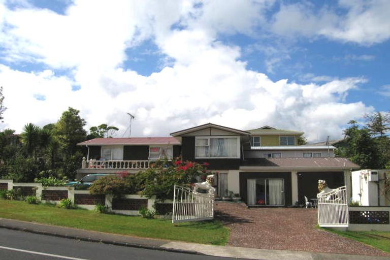 Photo of property in 68 La Rosa Street, Green Bay, Auckland, 0604