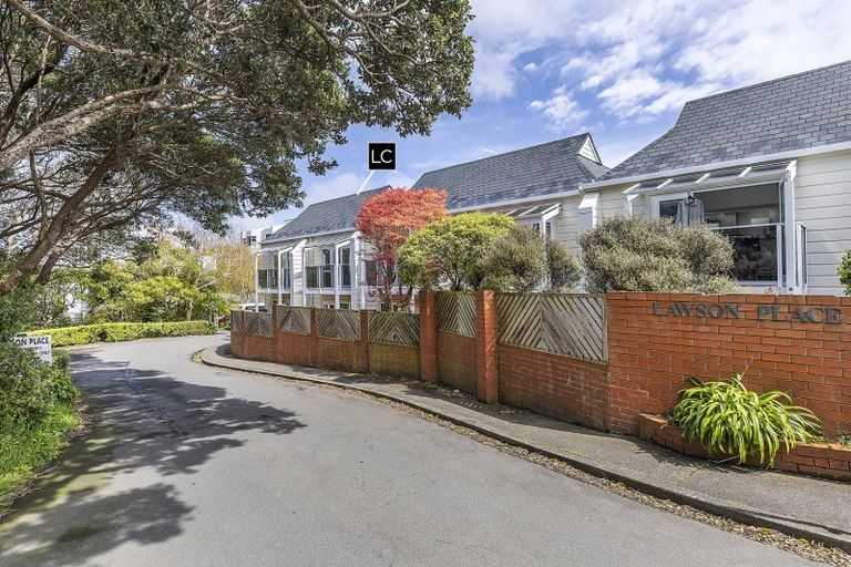 Photo of property in 16 Lawson Place, Mount Victoria, Wellington, 6011