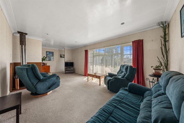 Photo of property in 9 Kuaka Place, New Lynn, Auckland, 0600