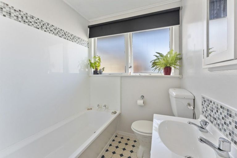 Photo of property in 2/15a Lane Street, Wallaceville, Upper Hutt, 5018