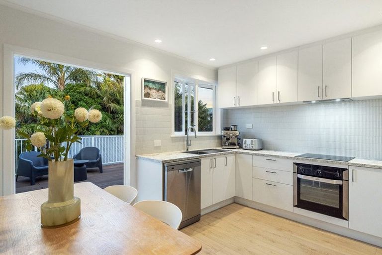 Photo of property in 1/17 Stanley Road, Glenfield, Auckland, 0629