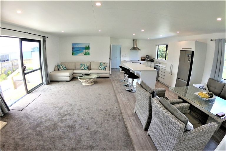 Photo of property in 9 Meenas Place, Cable Bay, 0420