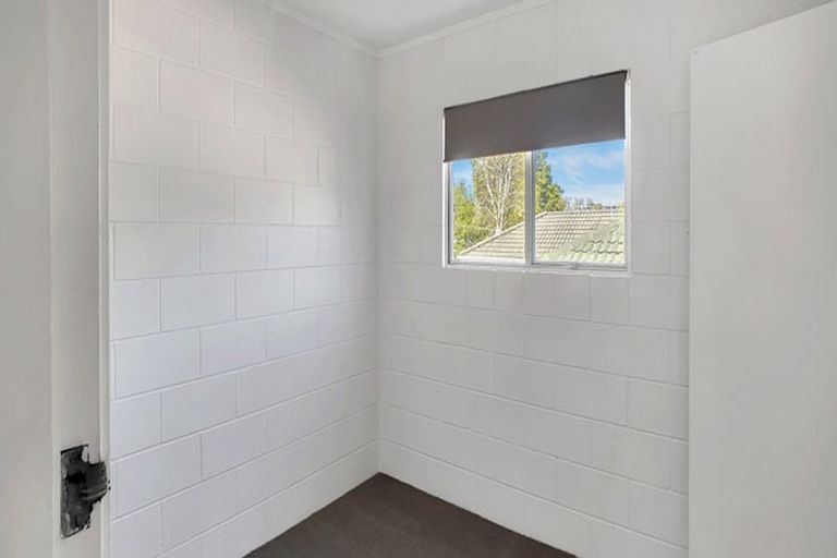 Photo of property in 15 Queen Mary Avenue, New Lynn, Auckland, 0600
