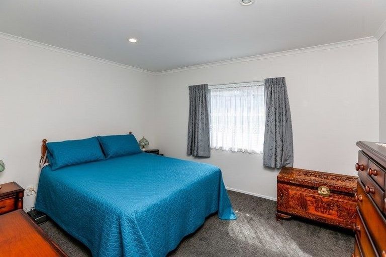 Photo of property in 5a Simons Street, Moturoa, New Plymouth, 4310