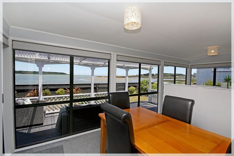 Photo of property in 9 Rosvall Place, Foxton Beach, Foxton, 4815
