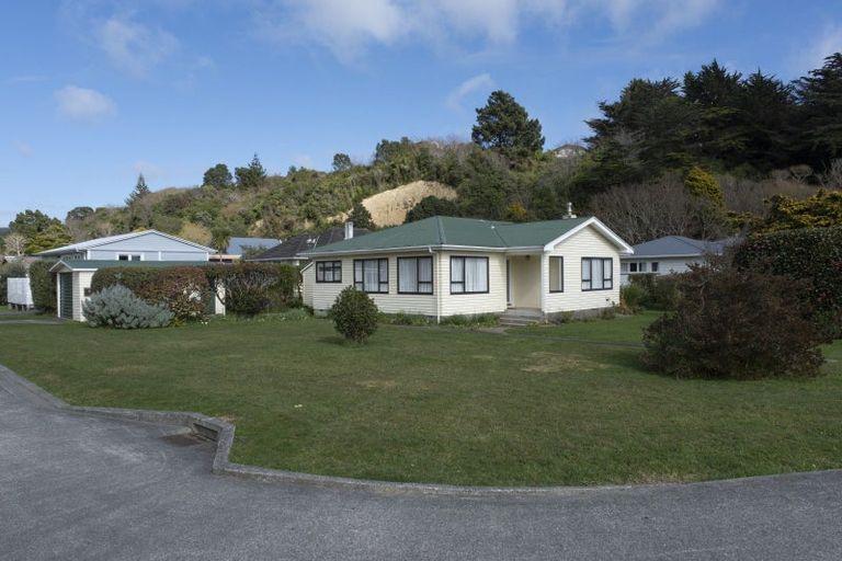 Photo of property in 4 Mclellan Street, Tawa, Wellington, 5028