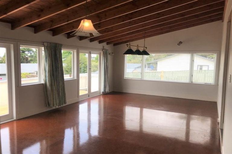 Photo of property in 43 St Leonards Road, Kelston, Auckland, 0602