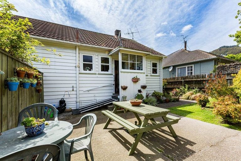 Photo of property in 21 Feist Street, Naenae, Lower Hutt, 5011