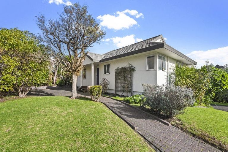 Photo of property in 35 Rifleman Rise, Unsworth Heights, Auckland, 0632
