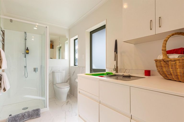 Photo of property in 6 Hogarth Rise, West Harbour, Auckland, 0618