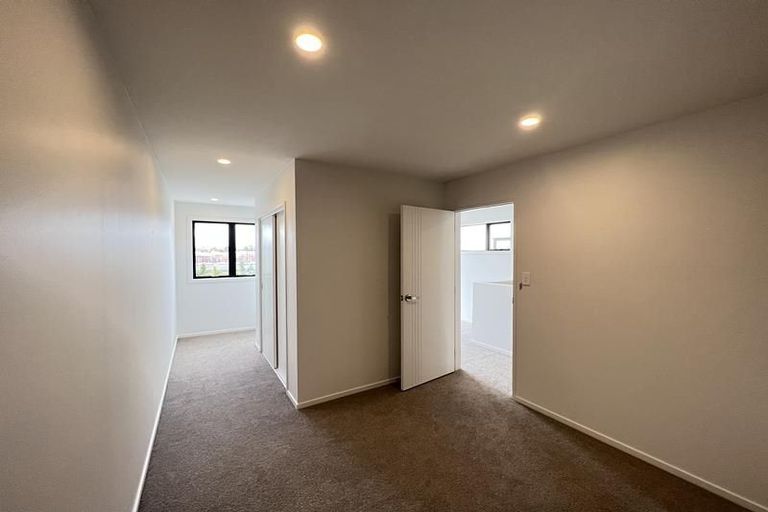 Photo of property in 11 Aramata Road, Papakura, 2110