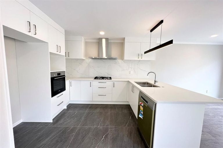 Photo of property in 31 Combat Street, Papakura, 2110